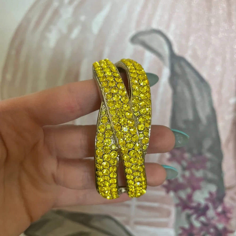 NWOT Yellow crystal magnet metal bracelet gold